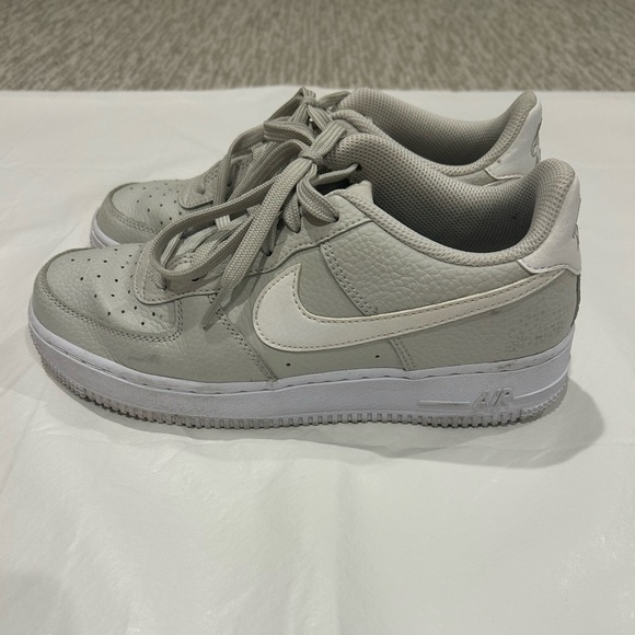 Nike Air Force 1 Light Bone/ White Big Kids Shoe - Picture 3 of 7